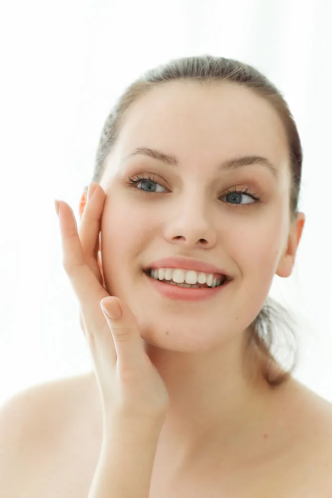 woman-after-jetpeel-looking-mirror